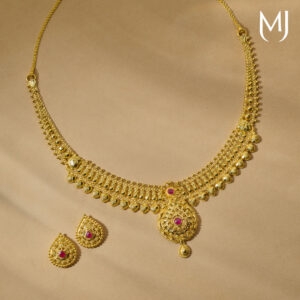 Gold necklace set