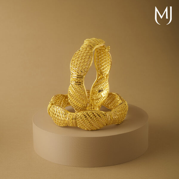 Gold handmade bangle