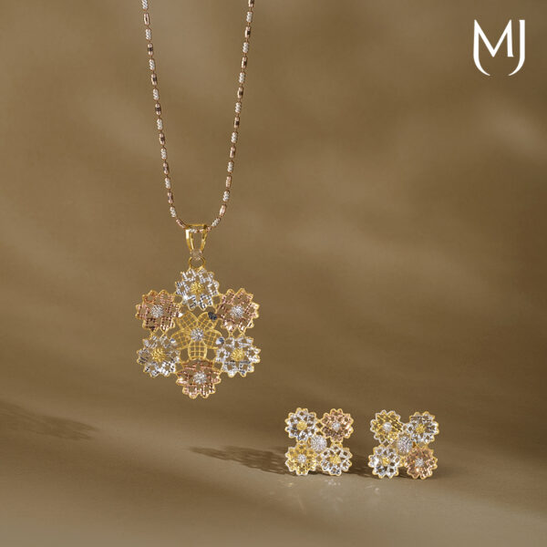 Gold pendant set