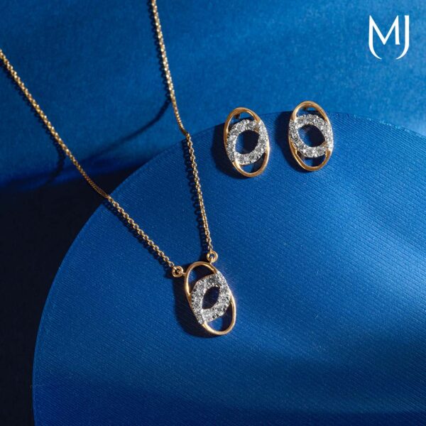 Real diamond pendant set