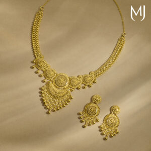 Gold necklace set