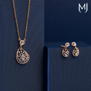 Light weight diamond pendant set