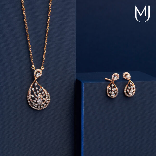 Light weight diamond pendant set