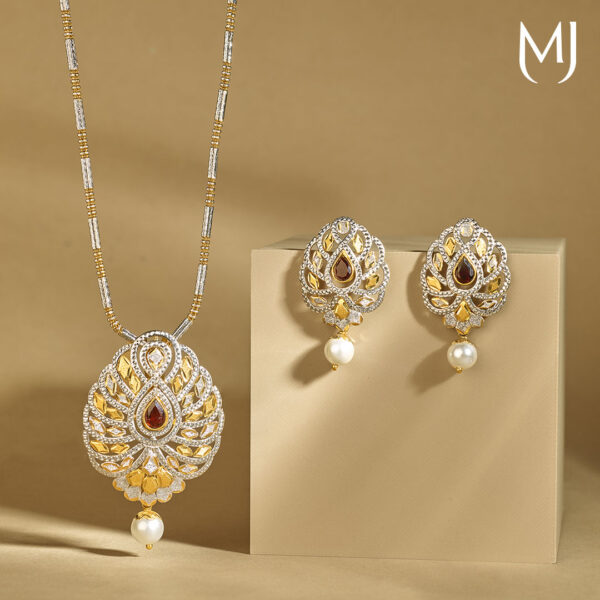 Gold pendant set