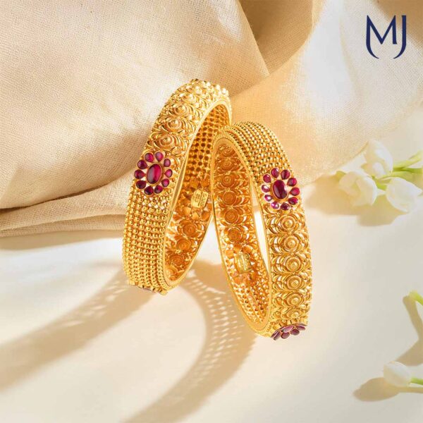 Gold handmade bangle