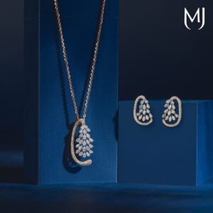 Real diamond pendant set