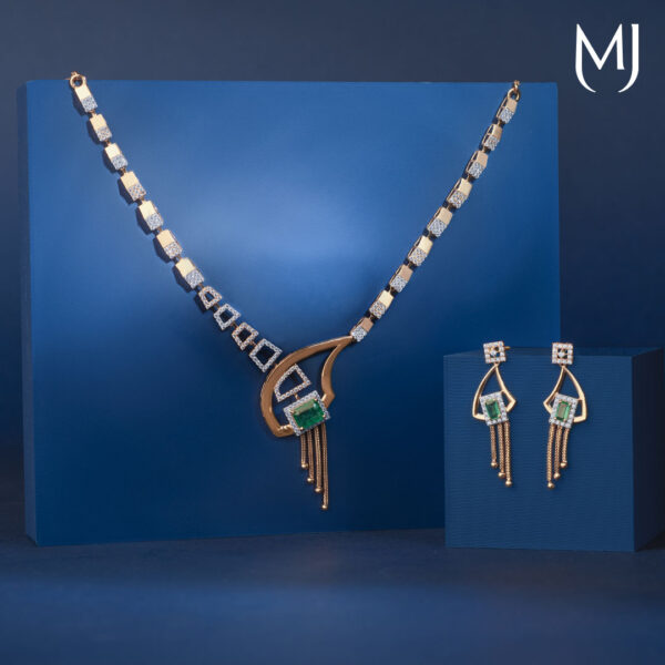 Gold necklace set