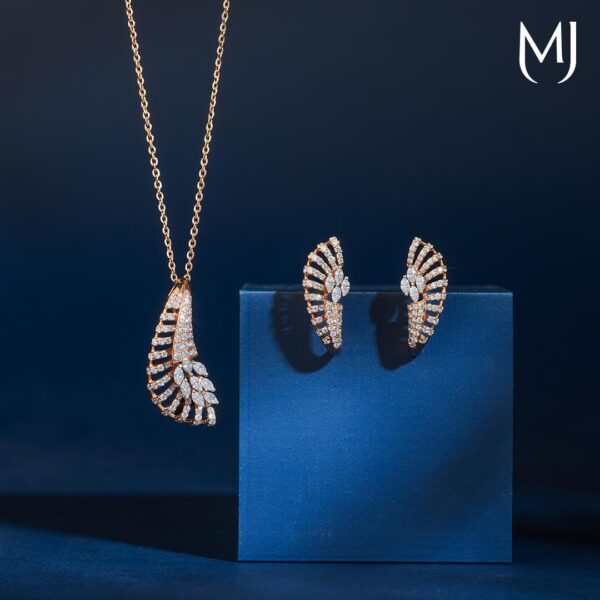 Real diamond pendant set