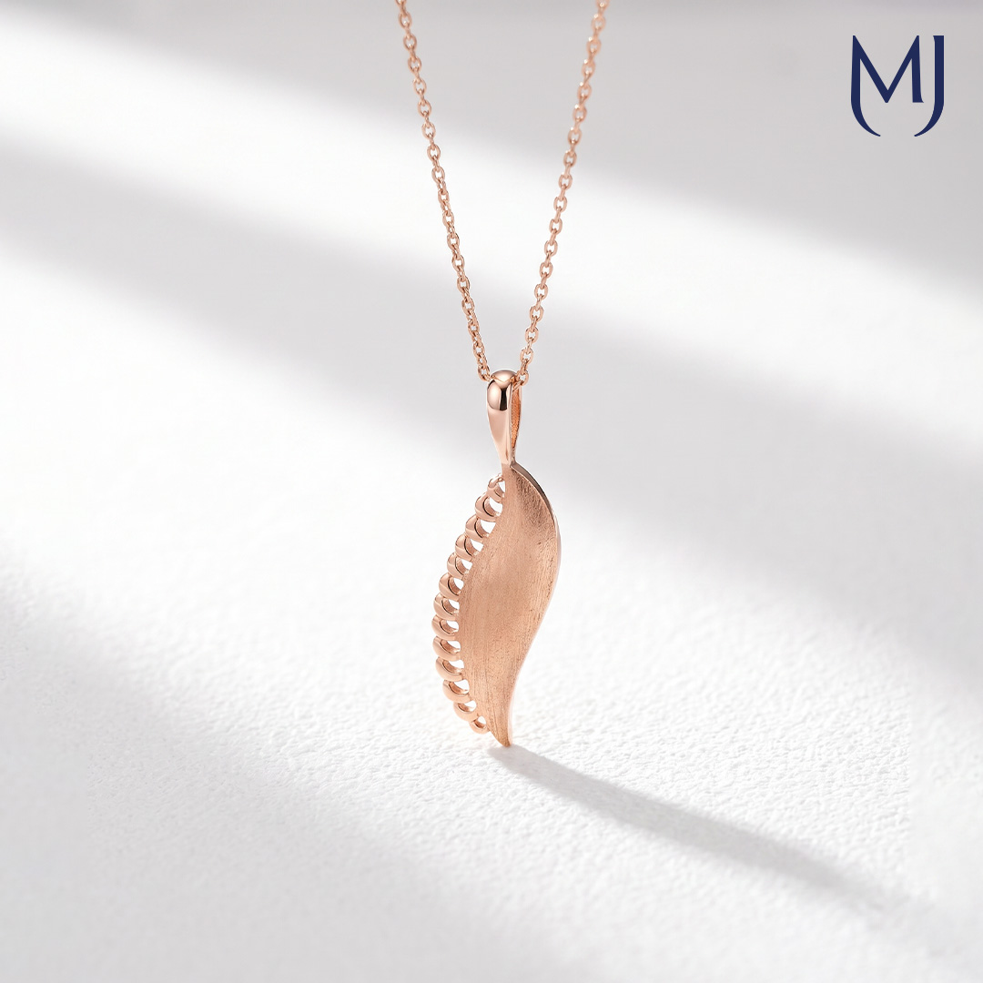 Light weight gold pendant