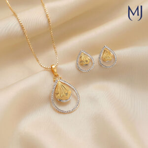 Gold Pendant Set